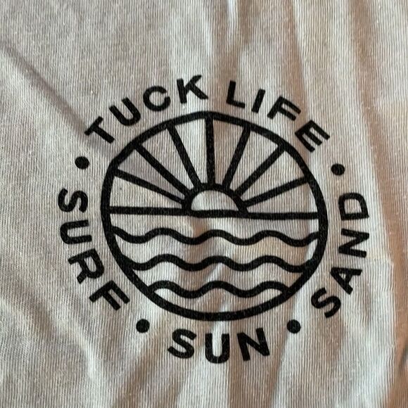 TUCK LIFE GETAWAY DAYS PRINT CREW NECK T-SHIRT - Picture 10 of 10